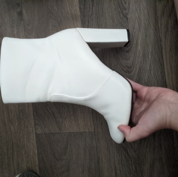 White booties - Picture 1 of 7